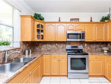 8135 NW 198th Terrace Hialeah FL 33015