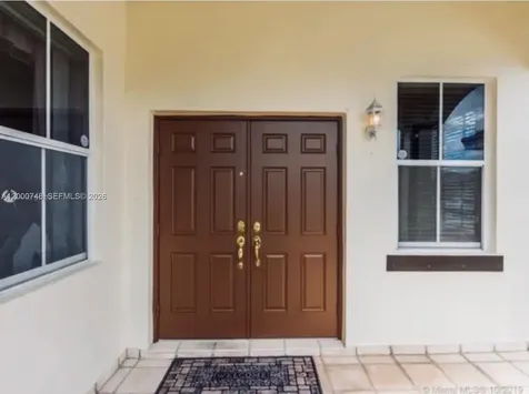 8135 NW 198th Terrace Hialeah FL 33015