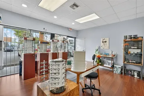 8562 SW 8th Street Miami FL 33144