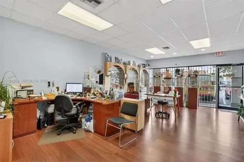 8562 SW 8th Street Miami FL 33144