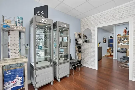 8562 SW 8th Street Miami FL 33144