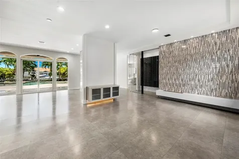 552 Palm Drive Hallandale Beach FL 33009