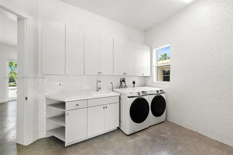 552 Palm Drive Hallandale Beach FL 33009