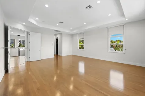 552 Palm Drive Hallandale Beach FL 33009
