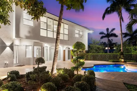 552 Palm Drive Hallandale Beach FL 33009