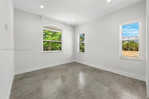 552 Palm Drive Hallandale Beach FL 33009