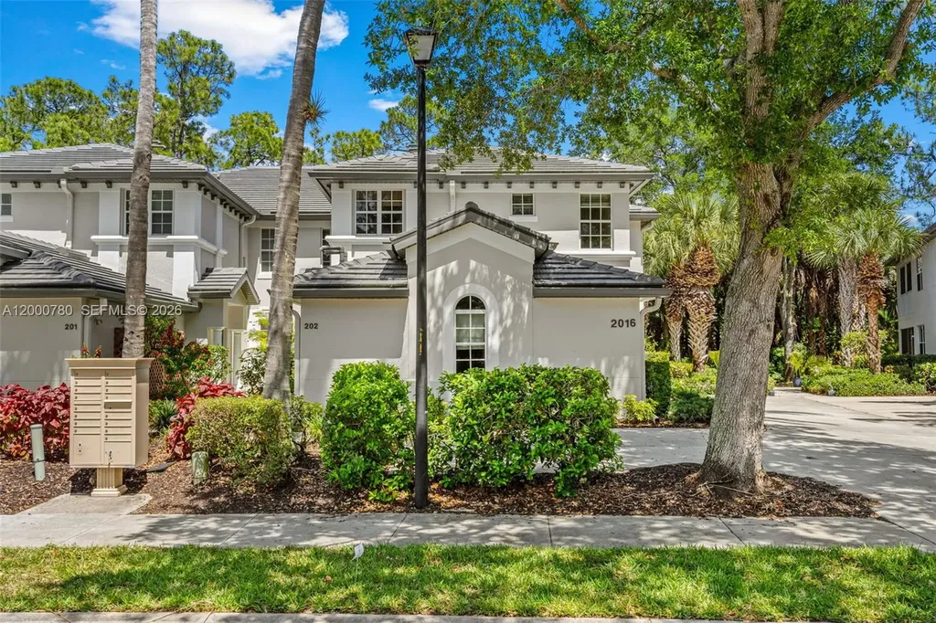 2016 Tarpon Bay Drive N Naples FL 34119