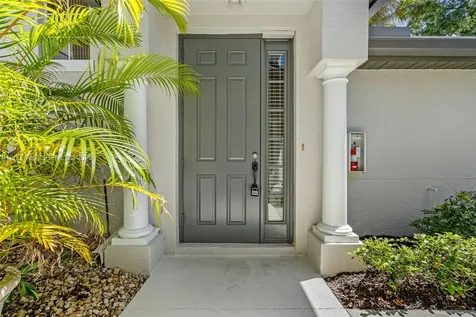 2016 Tarpon Bay Drive N Naples FL 34119