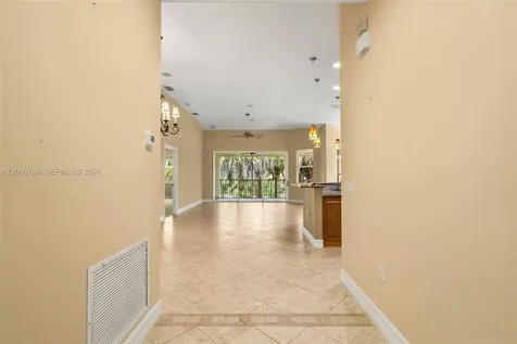 2016 Tarpon Bay Drive N Naples FL 34119