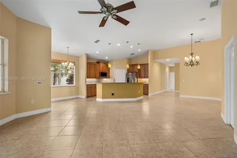 2016 Tarpon Bay Drive N Naples FL 34119