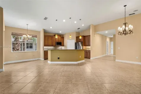 2016 Tarpon Bay Drive N Naples FL 34119