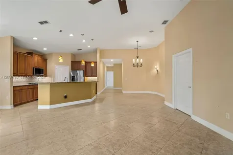 2016 Tarpon Bay Drive N Naples FL 34119