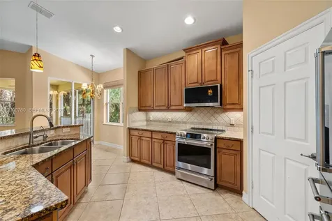2016 Tarpon Bay Drive N Naples FL 34119