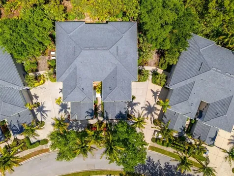 2016 Tarpon Bay Drive N Naples FL 34119