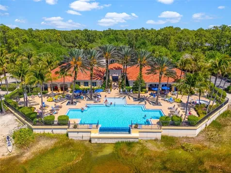 2016 Tarpon Bay Drive N Naples FL 34119