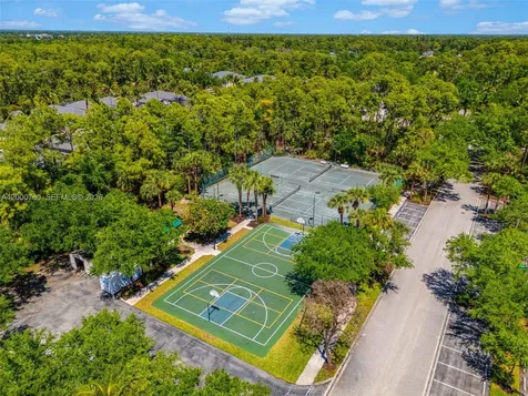 2016 Tarpon Bay Drive N Naples FL 34119
