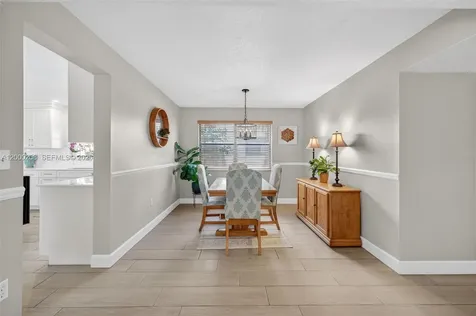 15620 Gauntlet Hall Manor Davie FL 33331