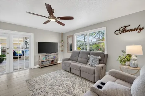 15620 Gauntlet Hall Manor Davie FL 33331