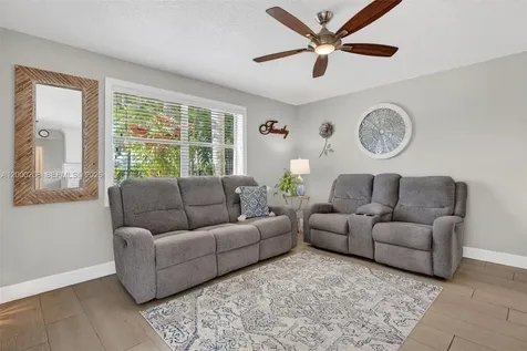 15620 Gauntlet Hall Manor Davie FL 33331