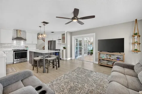15620 Gauntlet Hall Manor Davie FL 33331