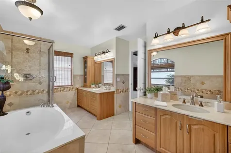 15620 Gauntlet Hall Manor Davie FL 33331