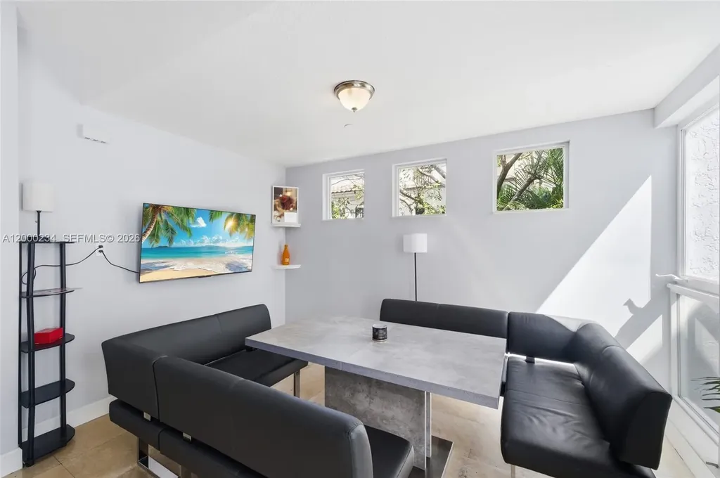 832 N Victoria Park Road Fort Lauderdale FL 33304
