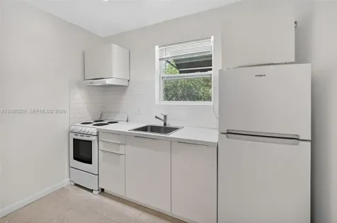 3676 Oak Avenue Miami FL 33133