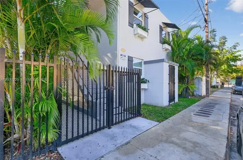 3676 Oak Avenue Miami FL 33133