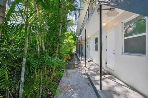 3676 Oak Avenue Miami FL 33133