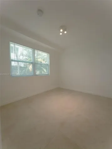 3676 Oak Avenue Miami FL 33133
