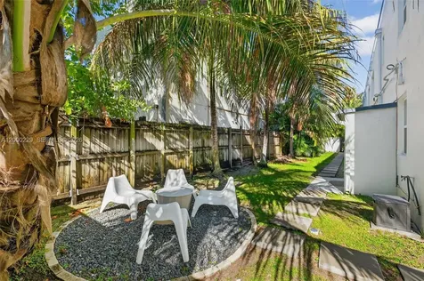 3676 Oak Avenue Miami FL 33133