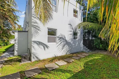 3676 Oak Avenue Miami FL 33133