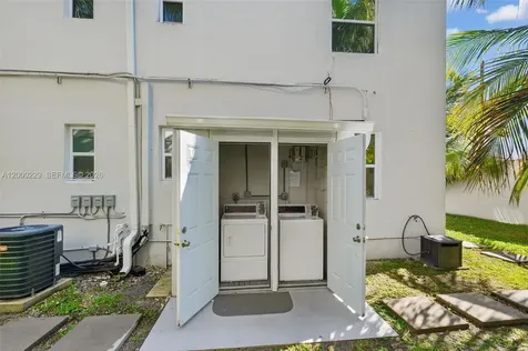 3676 Oak Avenue Miami FL 33133
