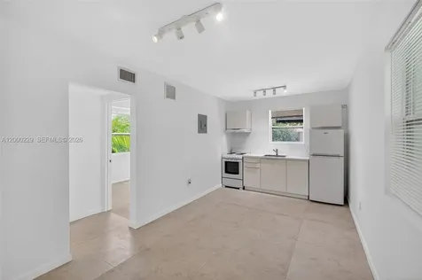 3676 Oak Avenue Miami FL 33133
