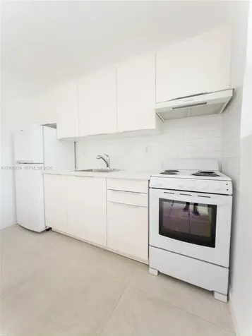 3676 Oak Avenue Miami FL 33133