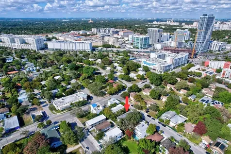 3676 Oak Avenue Miami FL 33133