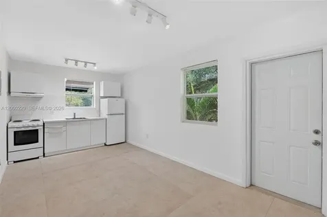 3676 Oak Avenue Miami FL 33133