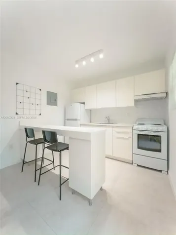 3676 Oak Avenue Miami FL 33133