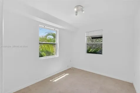 3676 Oak Avenue Miami FL 33133