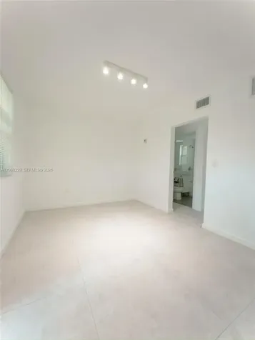 3676 Oak Avenue Miami FL 33133