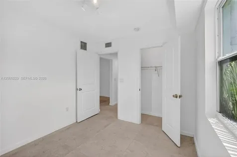 3676 Oak Avenue Miami FL 33133