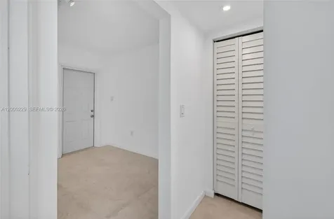 3676 Oak Avenue Miami FL 33133