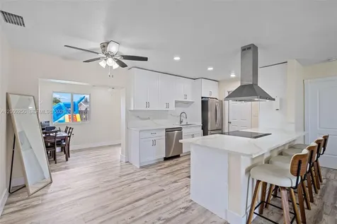 2485 NW 84th Way Sunrise FL 33322
