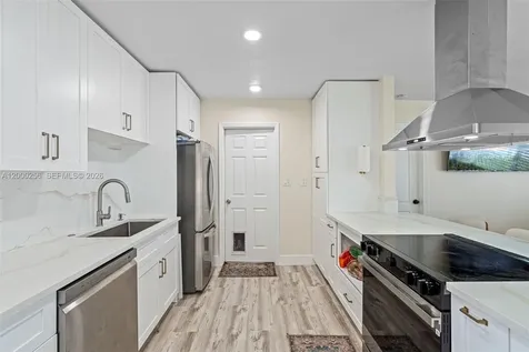 2485 NW 84th Way Sunrise FL 33322