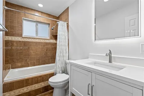 2485 NW 84th Way Sunrise FL 33322