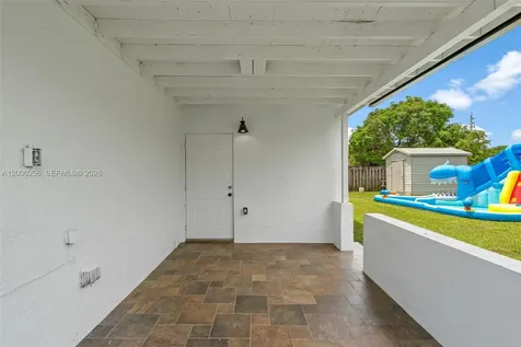 2485 NW 84th Way Sunrise FL 33322