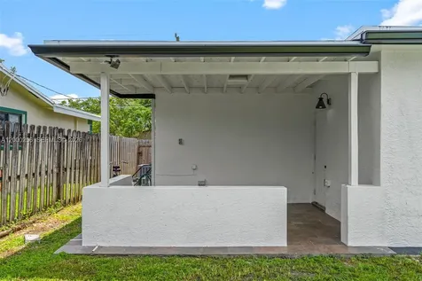 2485 NW 84th Way Sunrise FL 33322