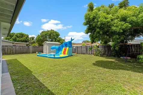 2485 NW 84th Way Sunrise FL 33322