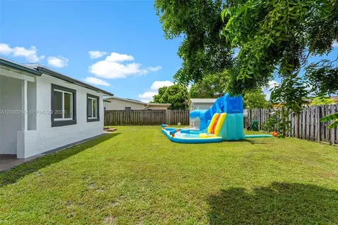 2485 NW 84th Way Sunrise FL 33322