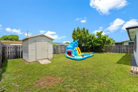 2485 NW 84th Way Sunrise FL 33322